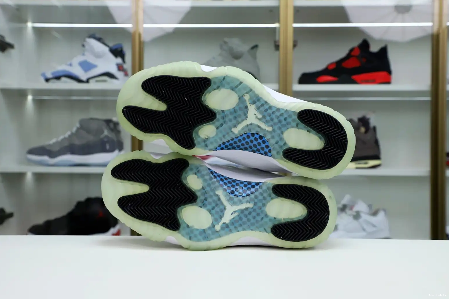 LOW LEGEND Kimikick JORDAN RETRO AIR BLUE 11 0519